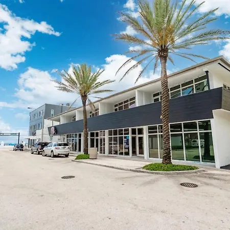 The Purple Pelican Beachfront With Ocean Balcony Unit 1